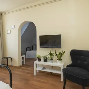 Apartman Hősök, Eger
